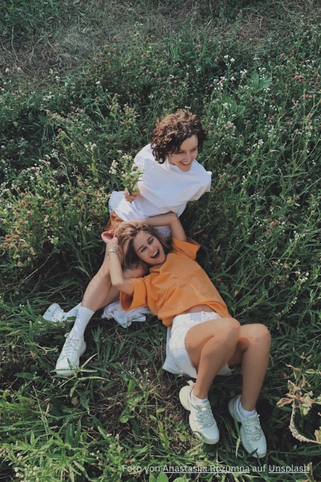 Resilienz-Workshops-fuer-Kita-Teams-Coaching-passt Kitas sind heute Hochleistungsorte – umso wichtiger ist es, dass Teams wissen, wie sie mit Stress, Veränderungen und Konflikten gesund umgehen. In meinen Resilienz-Trainings erlebt ihr, wie ihr gemeinsam wieder mehr Leichtigkeit, Wir-Gefühl und Stabilität entwickelt.